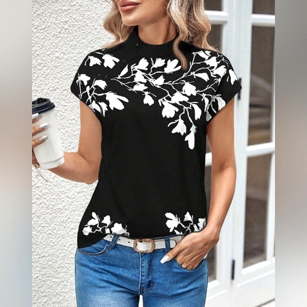 BLACK/WHITE FLORAL BLOUSE(NWOT)